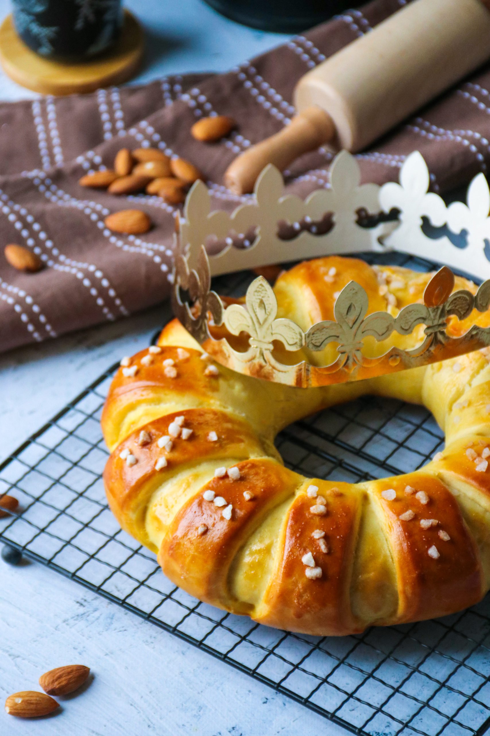 Broche Couronne En Alliage Doré - Bijou Fantaisie - Neuf Sans Emballage