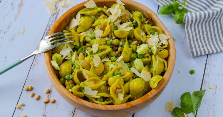 Salade de pâtes au pesto, petits-pois et Parmesan