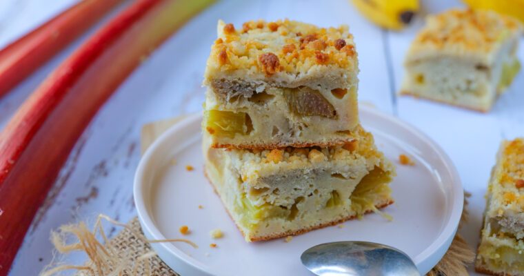 Gâteau crumble banane et rhubarbe