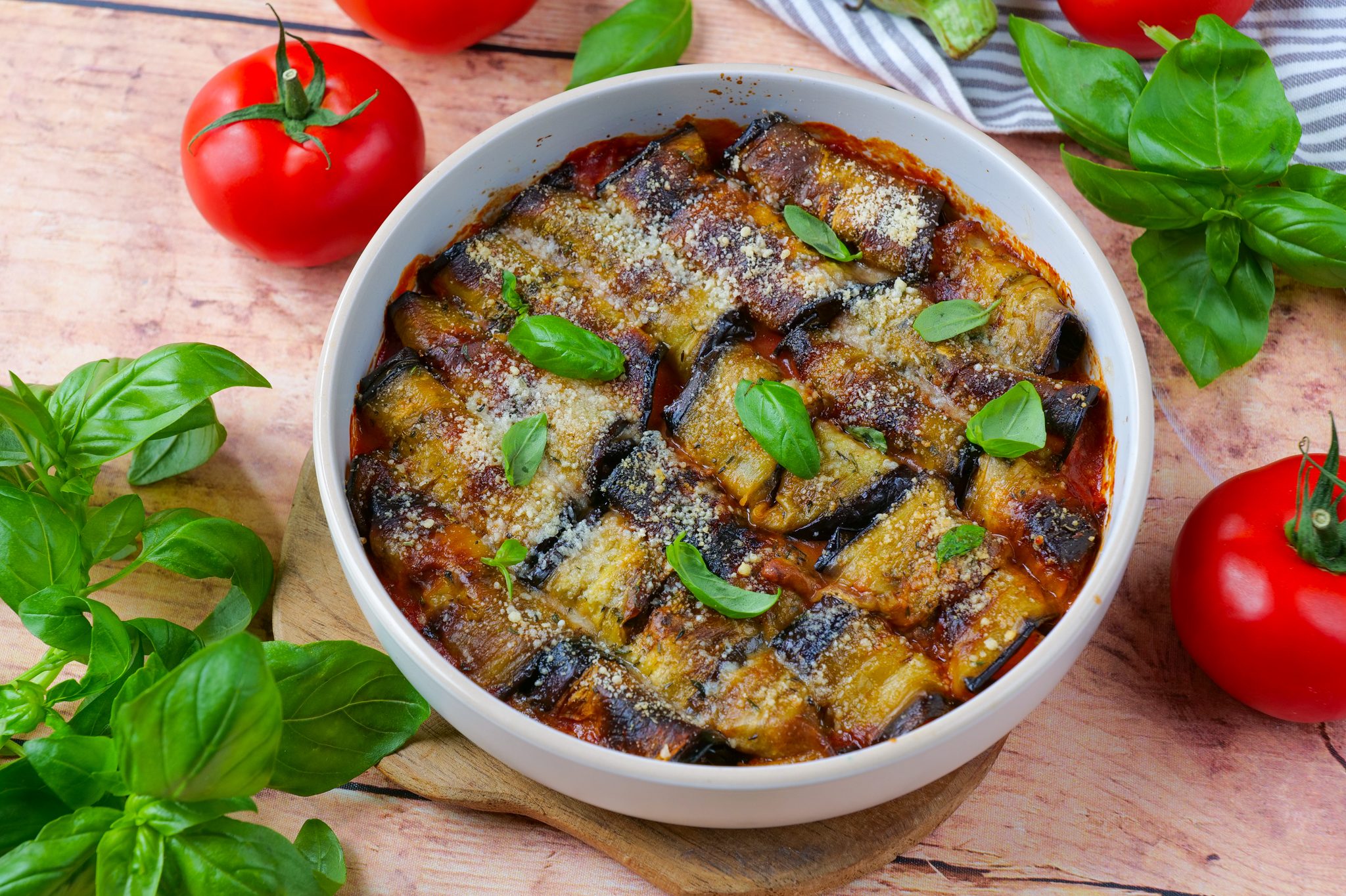 Roulés d’aubergines tomates et mozza