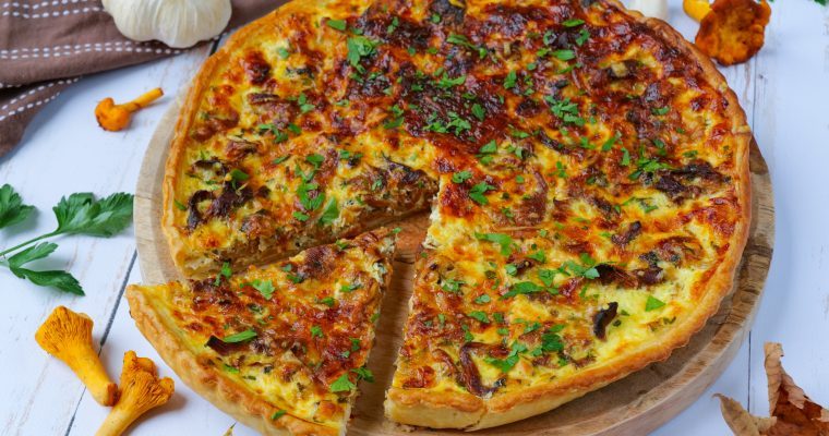 Quiche au poulet, girolles et Emmental