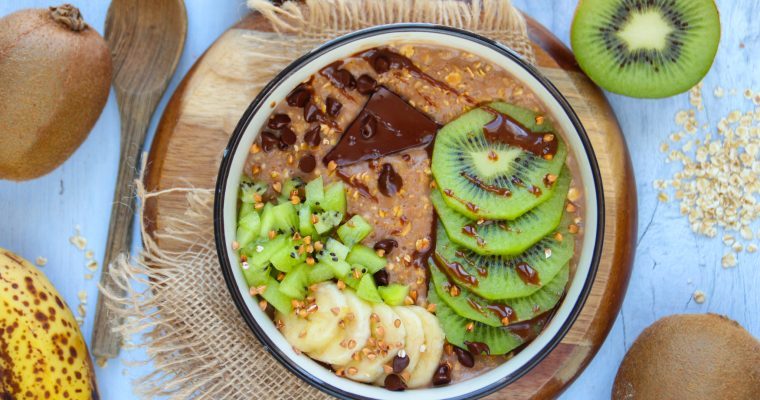 Porridge banane, kiwi de France et chocolat