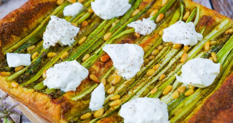 Tarte aux asperges, pesto et burrata