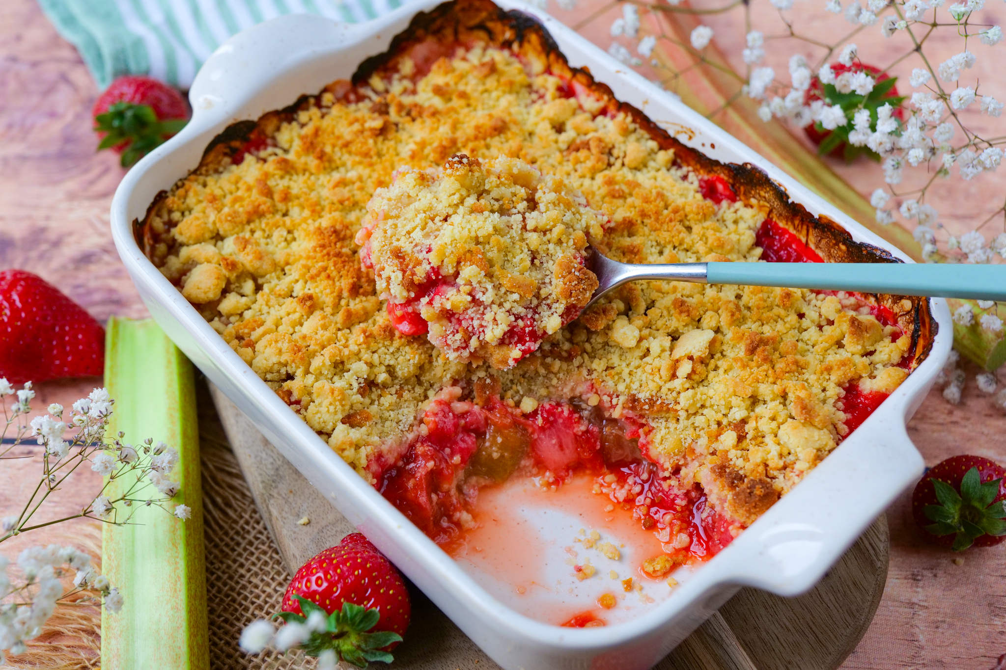 Crumble fraises et rhubarbe