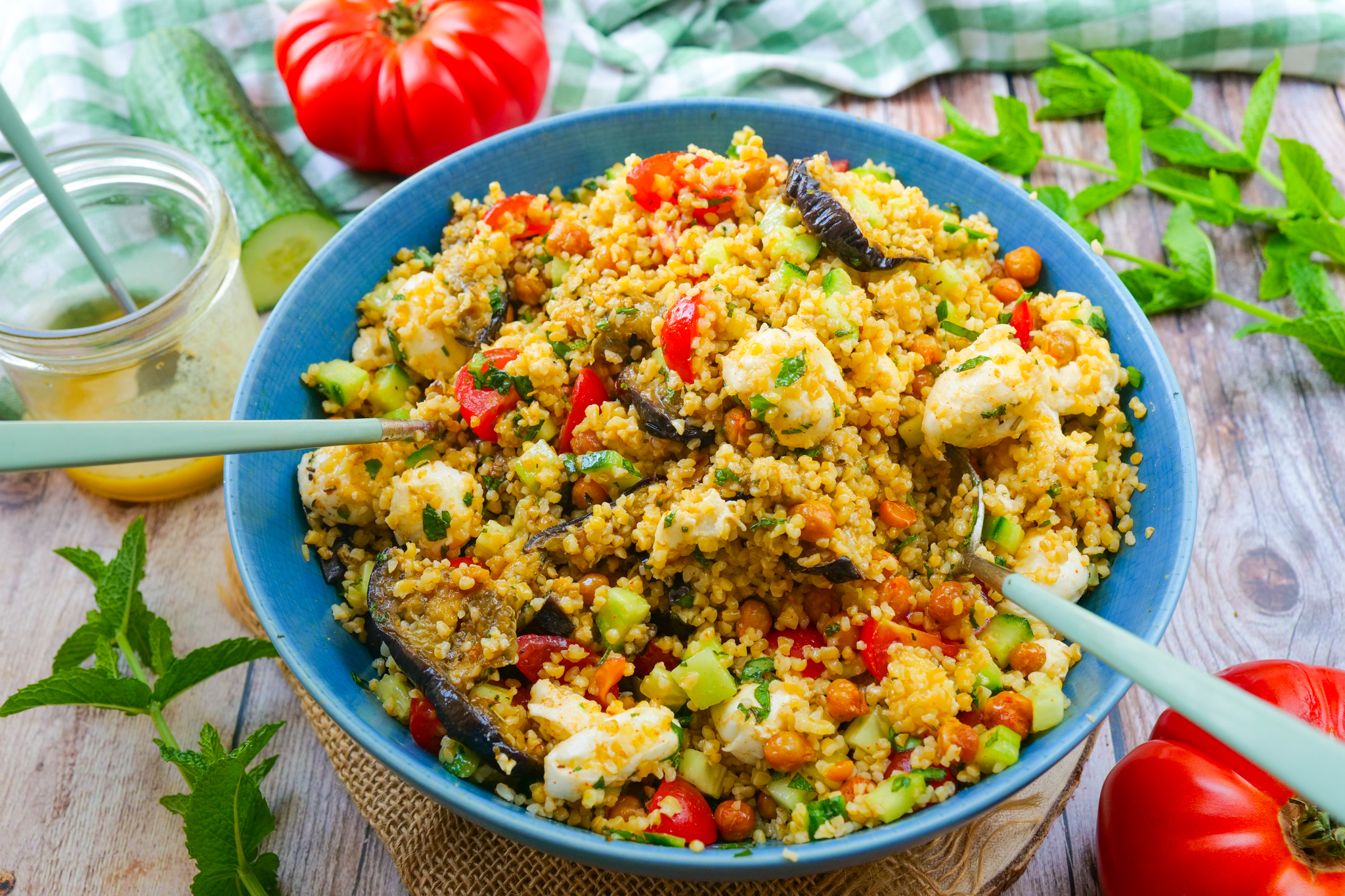 Salade d’été au boulgour, aubergines et pois-chiches