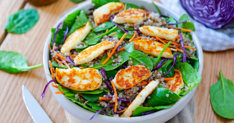 Salade au quinoa, lentilles et halloumi