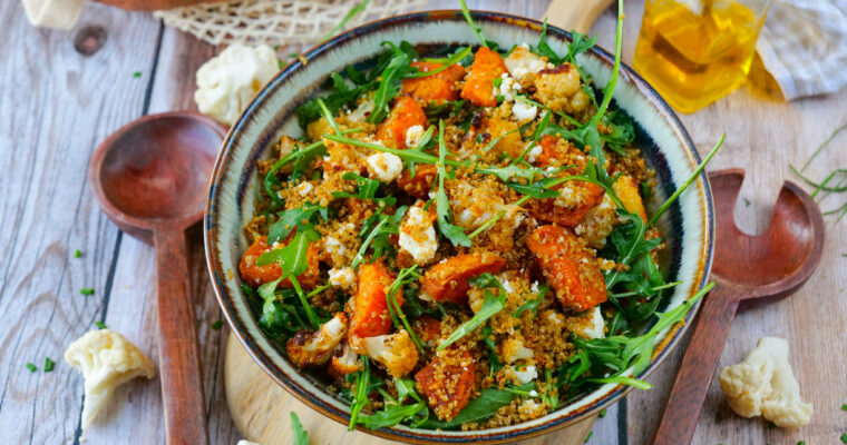 Salade de quinoa croustillant, patates douces et chou-fleur rôti