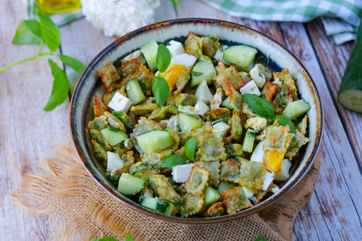 Salade aux ravioles croustillantes