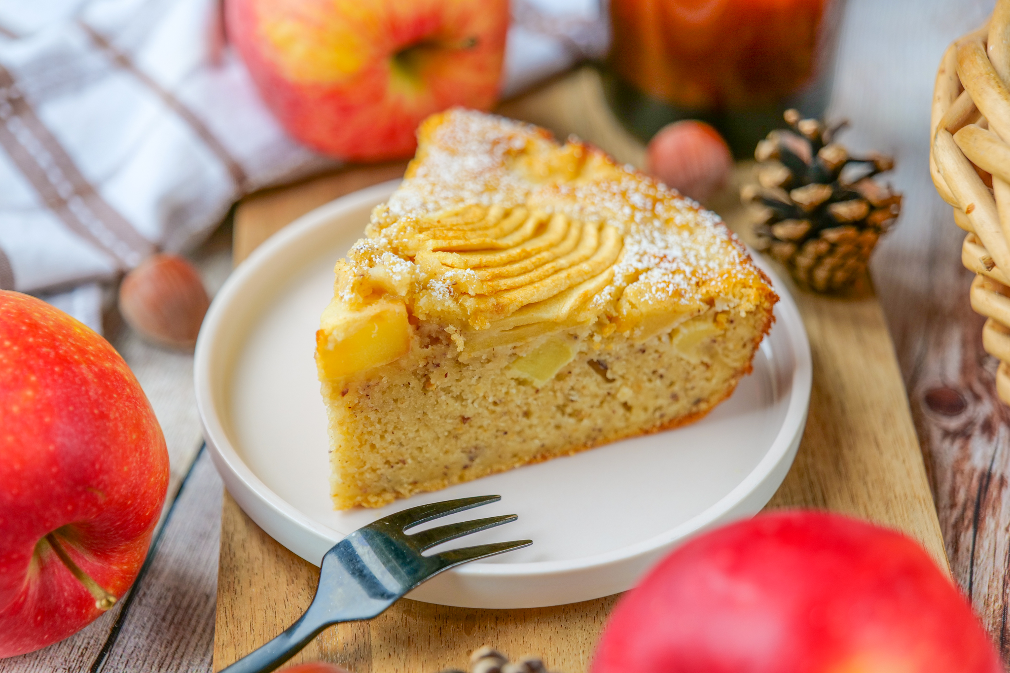 Gâteau moelleux aux pommes et à la noisette