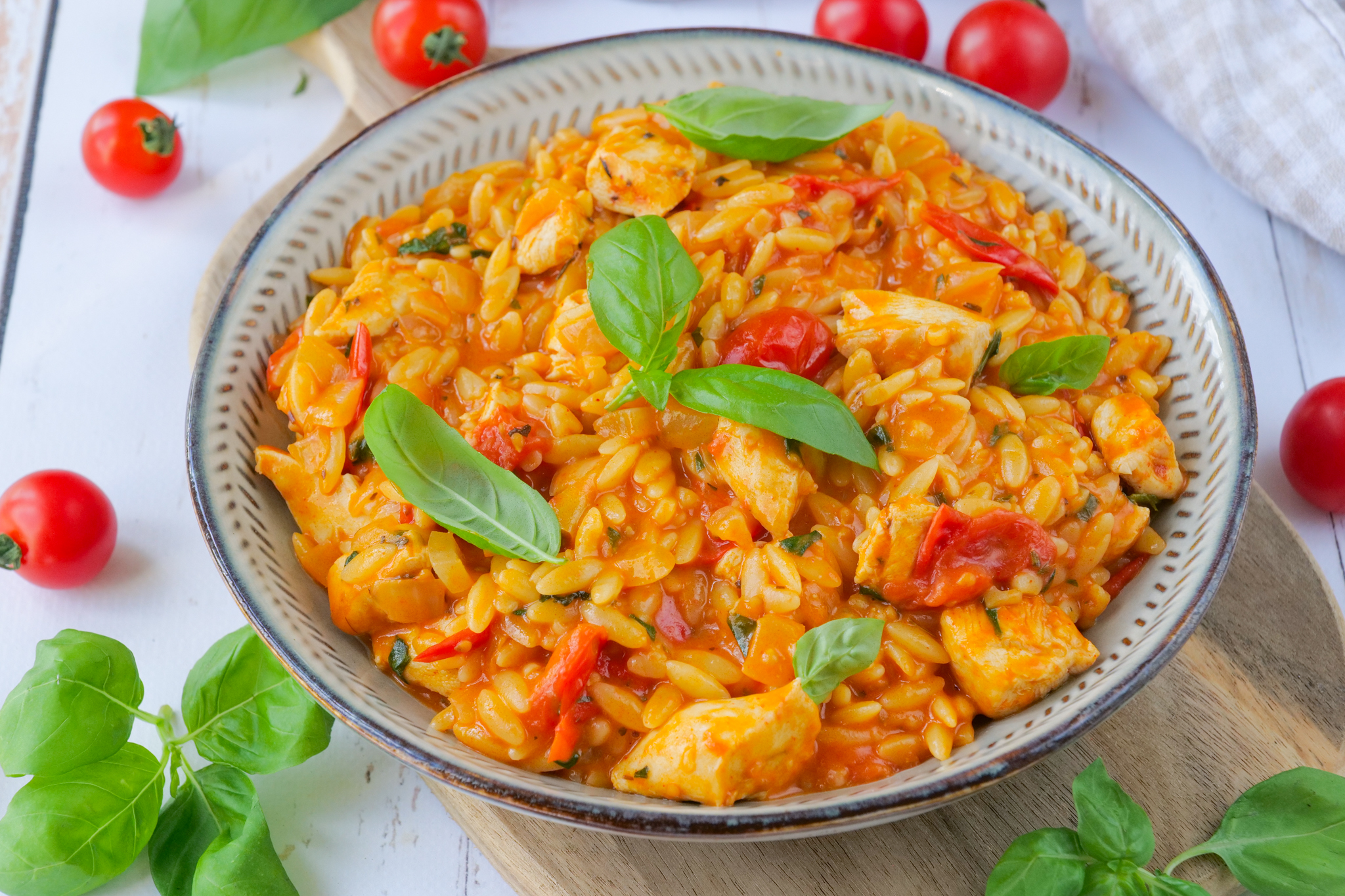 Orzo crémeux au poulet et aux tomates cerises