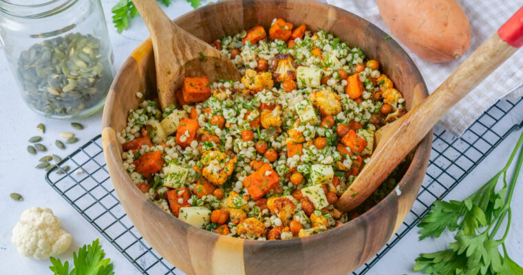 Salade d’automne au couscous perlé, patate douce et chou-fleur