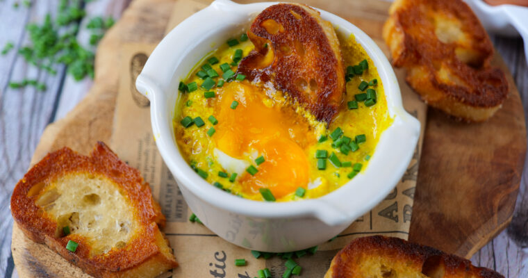 Oeufs cocottes au curry et au Parmesan