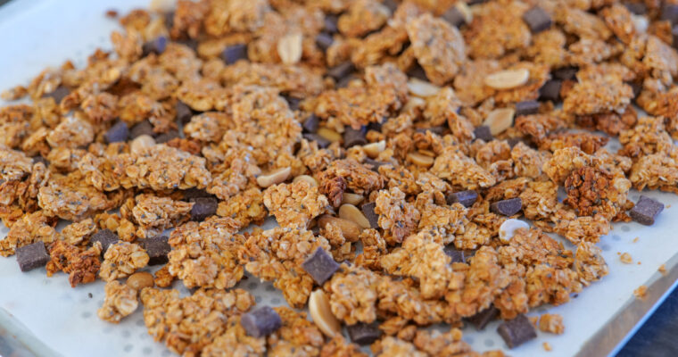 Granola à la cacahuète et au chocolat